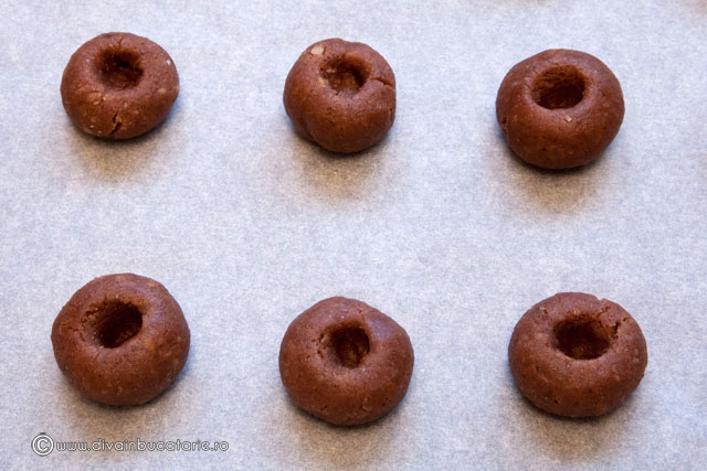 biscuiti-cu-nuca-si-ciocolata-4